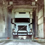 Myjnia samochodów ciężarowych – specyfika i korzyści